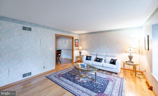 Photo - 211 Caravan Dr