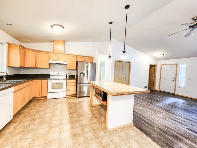 Photo - Quiet Granite Falls Rambler
