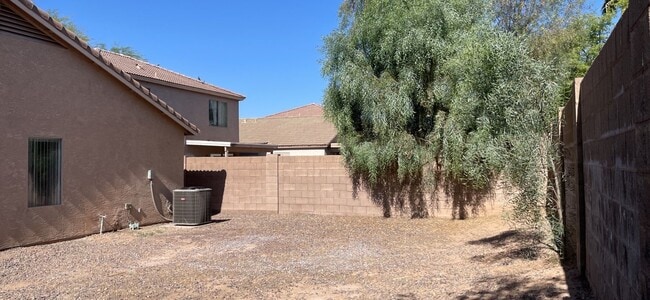 Photo - Beautiful 3 bed, 2 bath home in convenient El Mirage neighborhood!