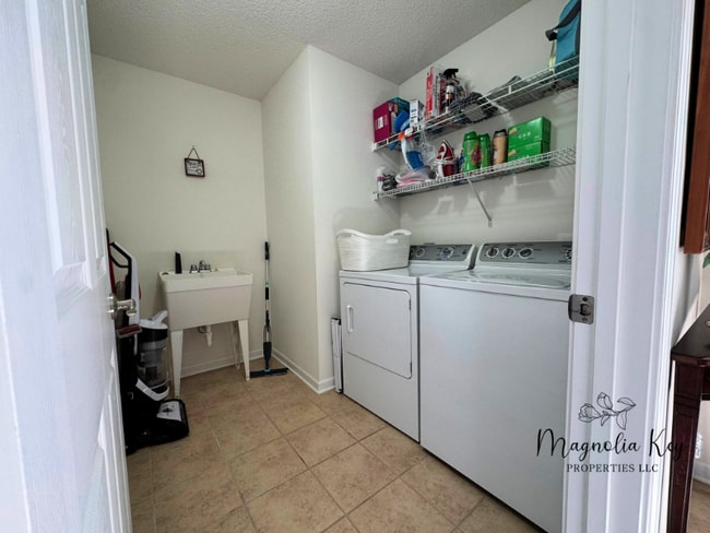 Photo - 765 Riverward Dr