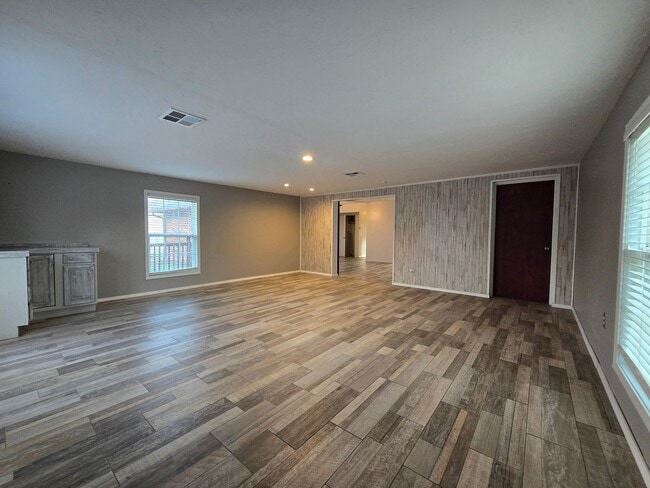 Photo - 4 bedroom 2 bath home in Seminole!