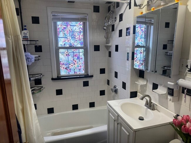 Photo - 108 Wilmington Ave Unidad 1