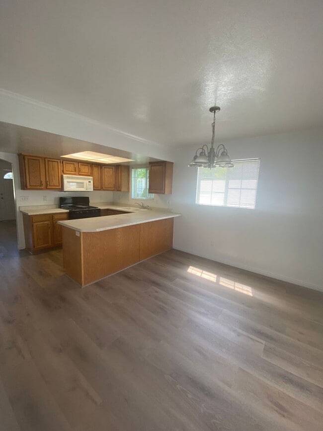 Photo - 168 Coventry Pl