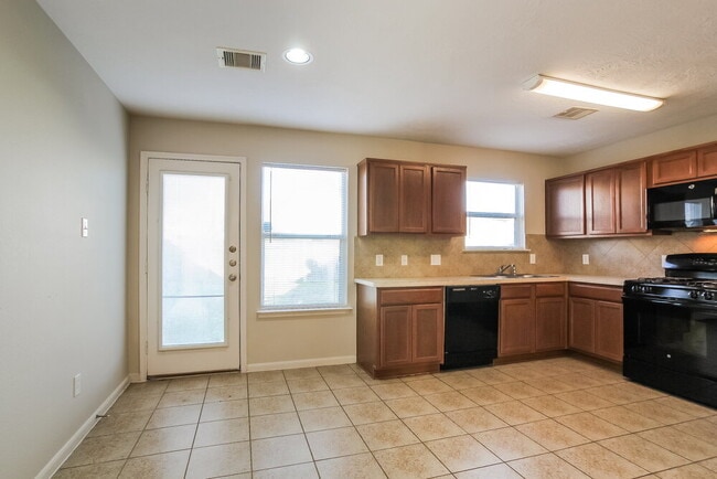 Photo - 8107 Sanders Glen Ln