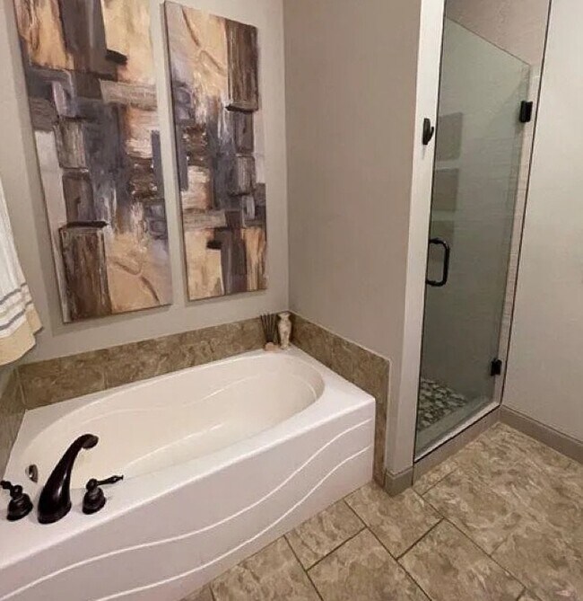 Photo - 104 Riverhaven Pl