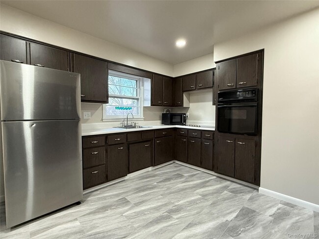 Photo - 16 Highview Dr