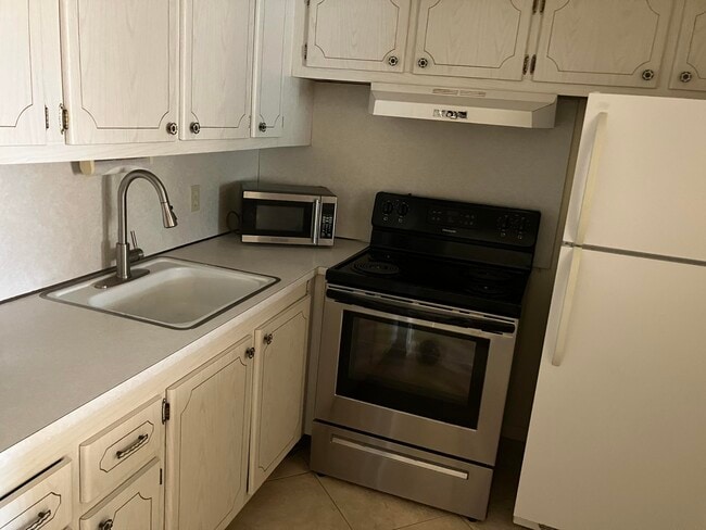 Photo - 100 Ventnor E