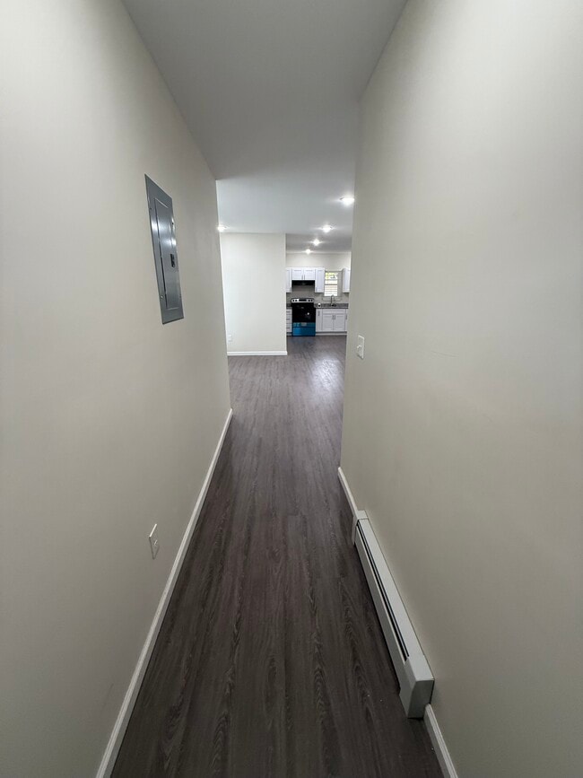 Entrance hallway - 14 Brook St Apartment Unit 14 Brook St
