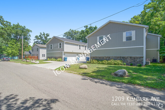 Building Photo - WMU off-campus housing - Includes garage Rental