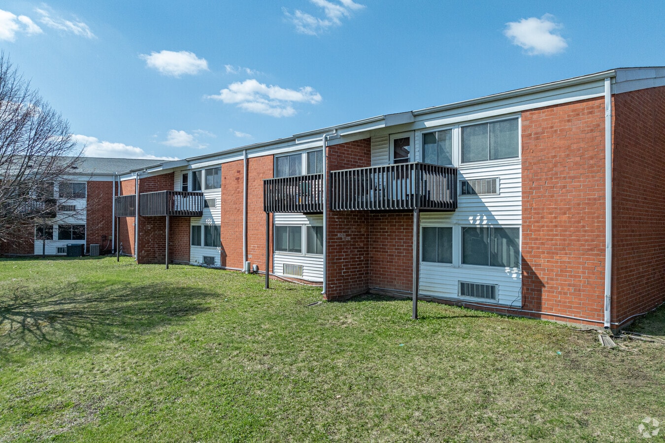 Alternate Image - Maple Lawn Apartments