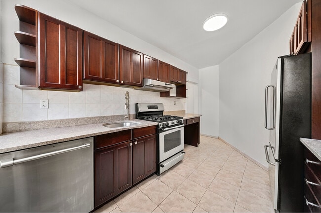 Photo - 553 Undercliff Ave Unit 14