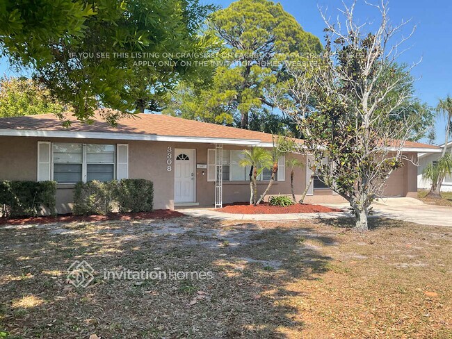 Building Photo - 3308 17th Ave W