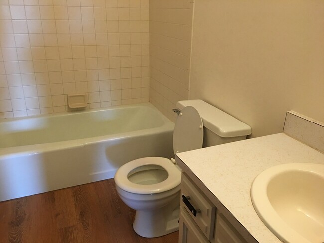 Photo - 682 Loomis Ave
