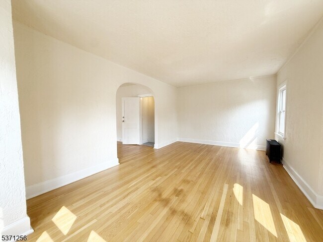 Photo - 166 Washington Pl