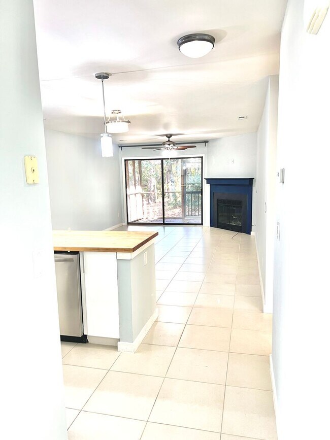 Photo - Introducing a charming condo in the heart of Wilmington, NC. Unit M1507-135