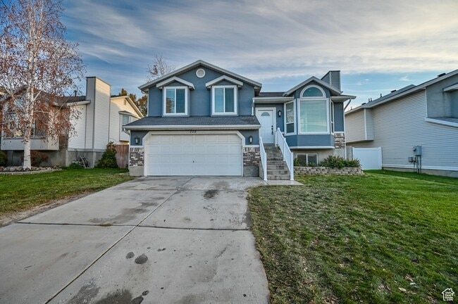 Photo - 172 Bridgepark Cir House
