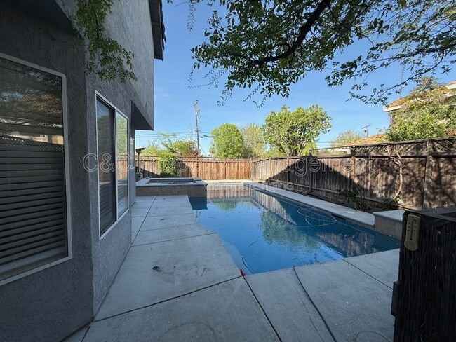 Photo - 440 Gianelli St