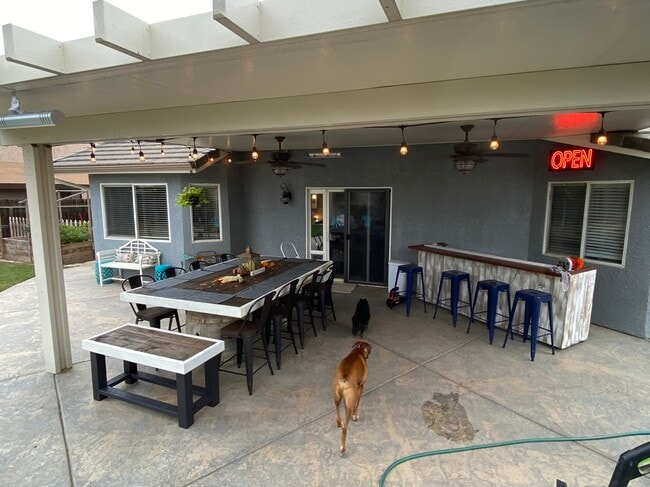 Photo - 2087 Saratoga Pl