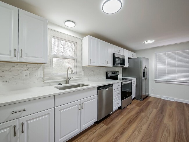 Building Photo - AVAILABLE NOW! Charming 3-Bed Home in Desirable White Lake Community