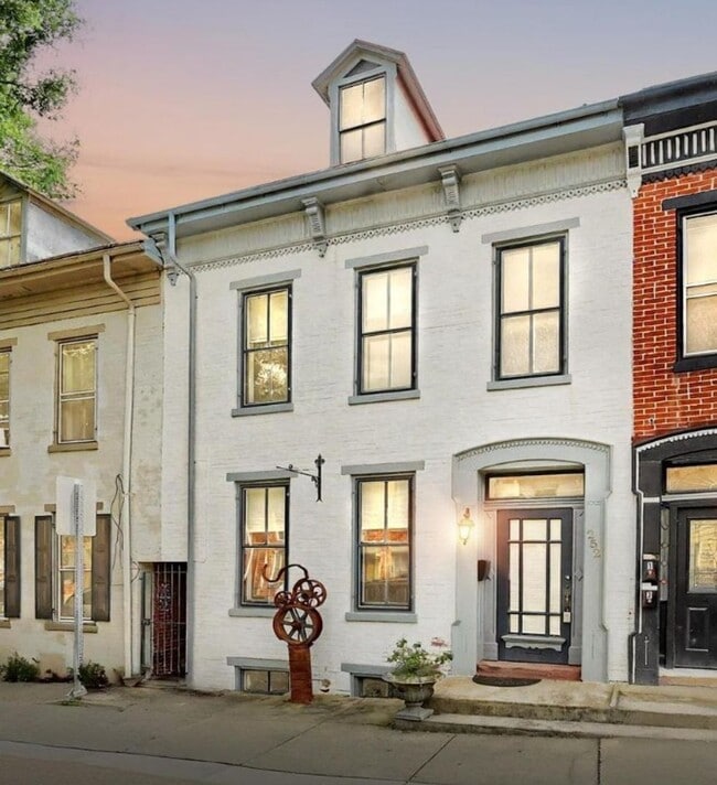 Building Photo - Coming Soon! Beautiful 3 Bedroom, 1 Bath C...