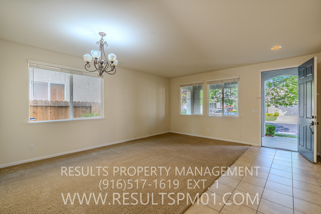 Photo - Lincoln Crossing 4 Bedroom 2.5 Bath - With... House