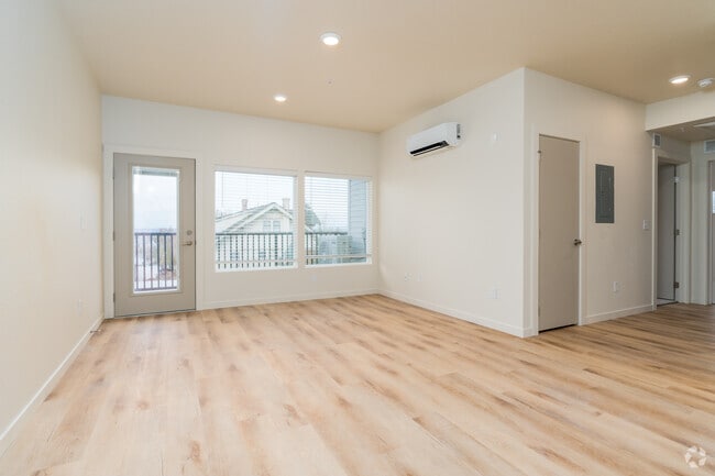 1BR, 1BA - 7676SF
