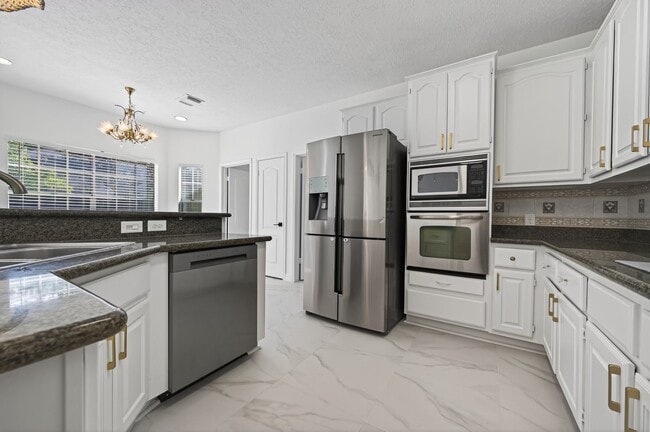 Photo - 2431 Parkwood Ln