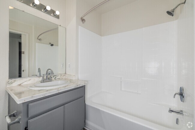 4BR, 2BA - 1,300SF - Bathroom