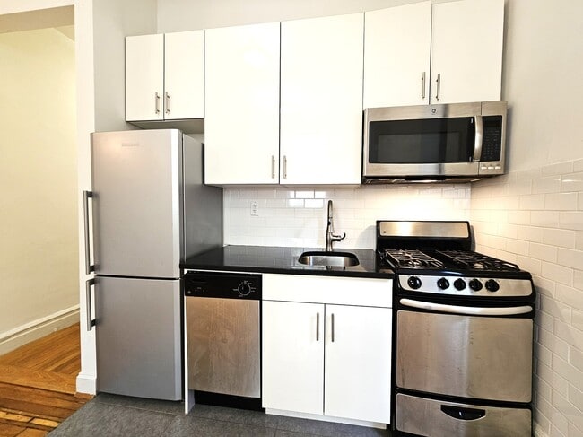 Photo - 664 W 163rd St Unit 8