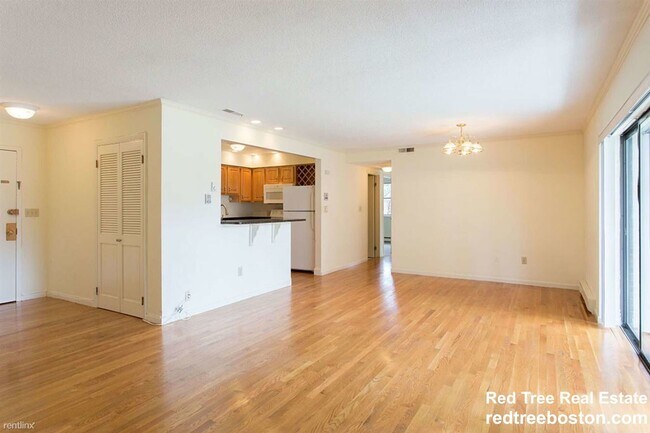 Photo - 320 Hammond Pond Pkwy Unit 401