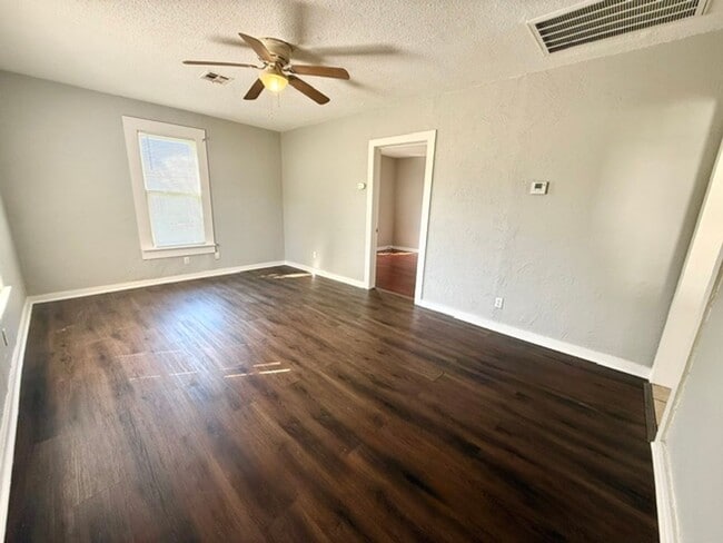 Photo - Charming Cottage with Spacious Yard in Lake Charles!