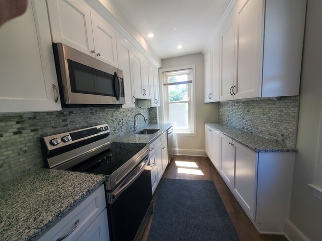 Kitchen - 400 S Main St Unit Upstairs