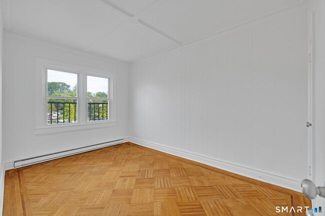 347 Greenwich Ave