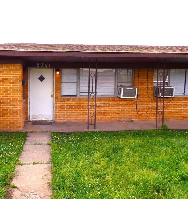 Building Photo - 2351 NW Bell Ave