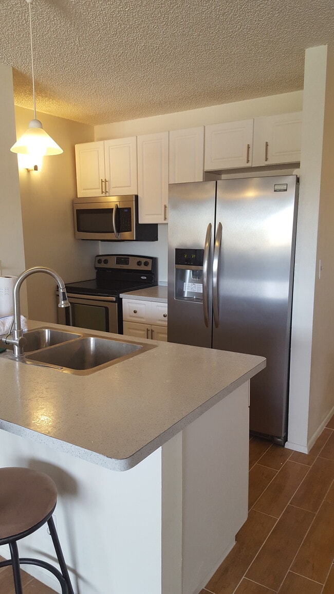 Building Photo - 2501 Riverside Dr Unit The Tower Club