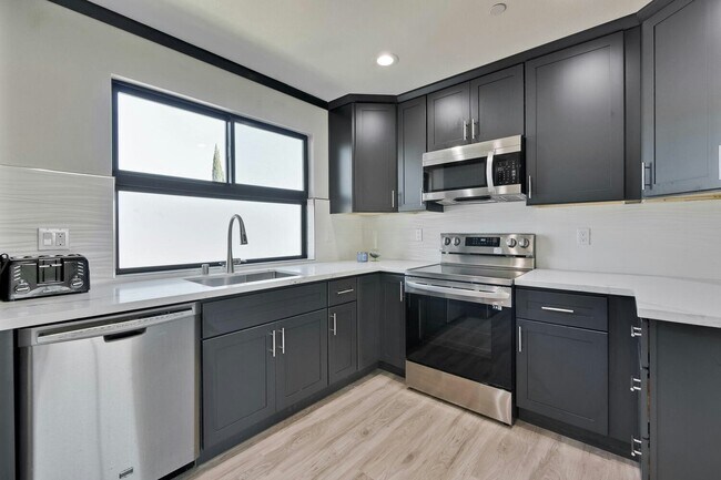 Photo - 41362 Mahoney St