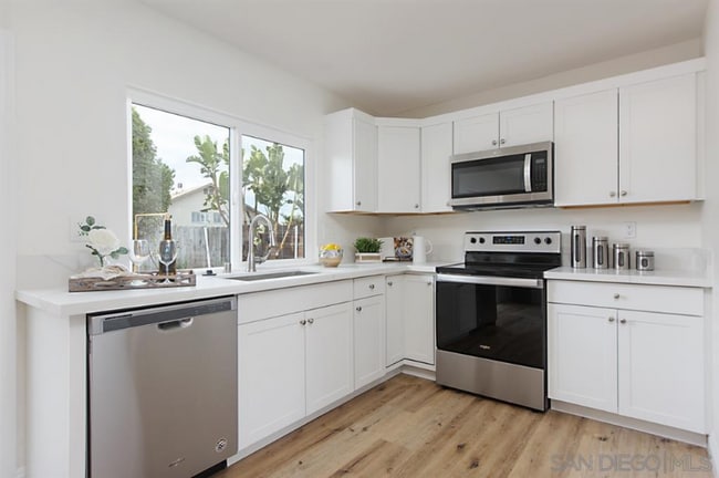 Photo - 1512 Clavelita Pl