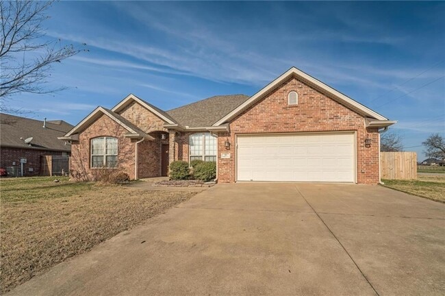 Photo - 102 Skinner St