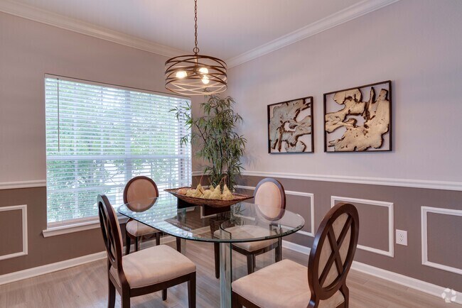 3BR,2BA - 1,635SF