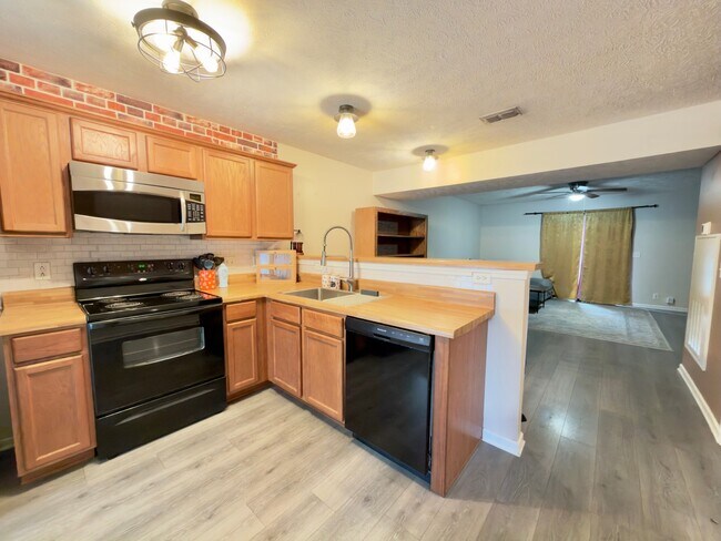 Photo - 1307 Amsterdam Ct