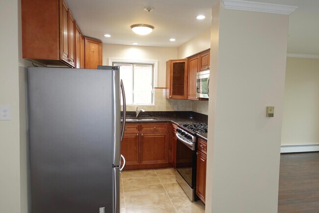 Photo - 629 W 65th St