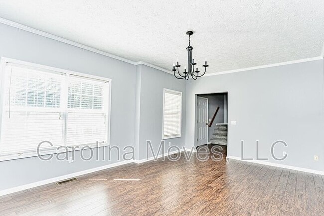 Photo - 6 Tryon Ave