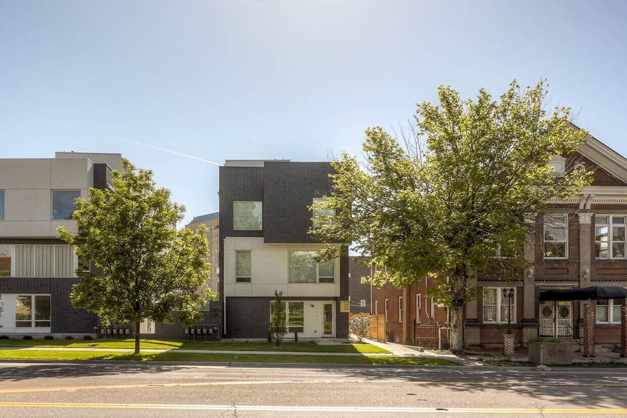 City View Haven: Modern 2-Bed Townhome in ... - City View Haven: Modern 2-Bed Townhome in ...