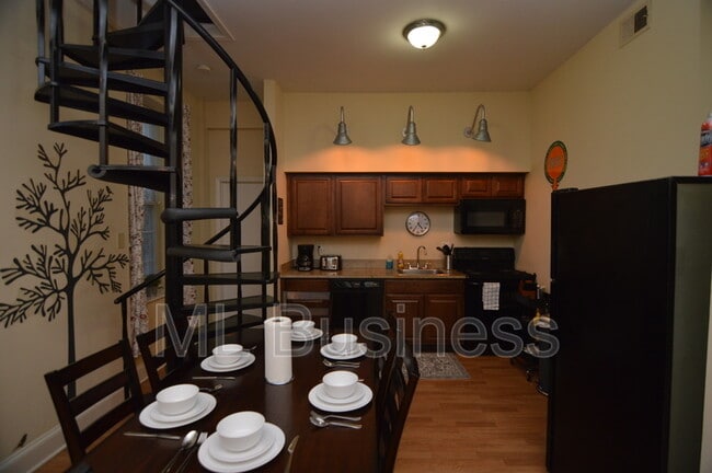 Building Photo - 812 Lafayette Ave Unit E Rental