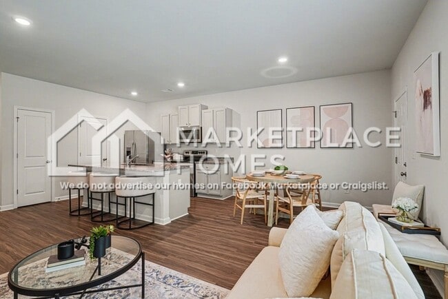 Building Photo - 302 Oakwood Dr NW