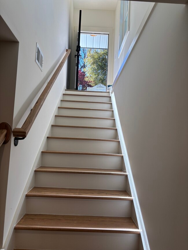 Spacious lower-level duplex unit with private entrance - 345 W Stewart Ave Unit 345B W Stewart Ave