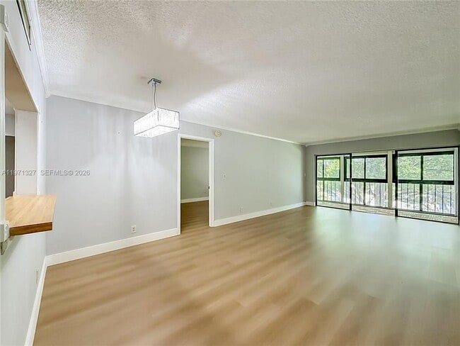 Photo - 210 Lakeview Dr Unit 306