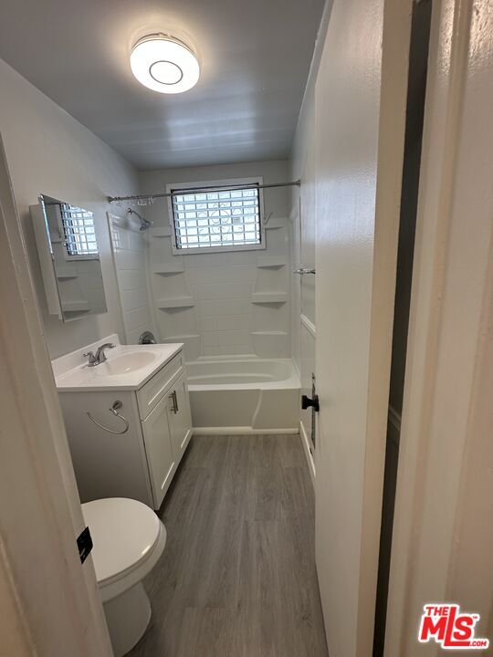 Photo - 8360 Blackburn Ave Unidad 4