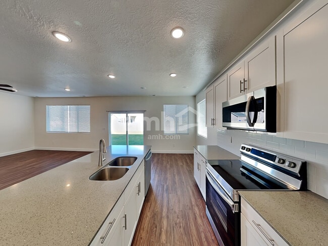 Photo - 292 N Gibbons Ln