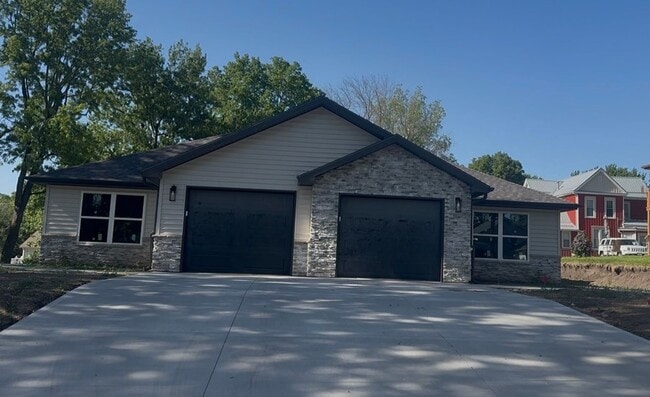 Building Photo - Benton duplex Unit 105 Benton A